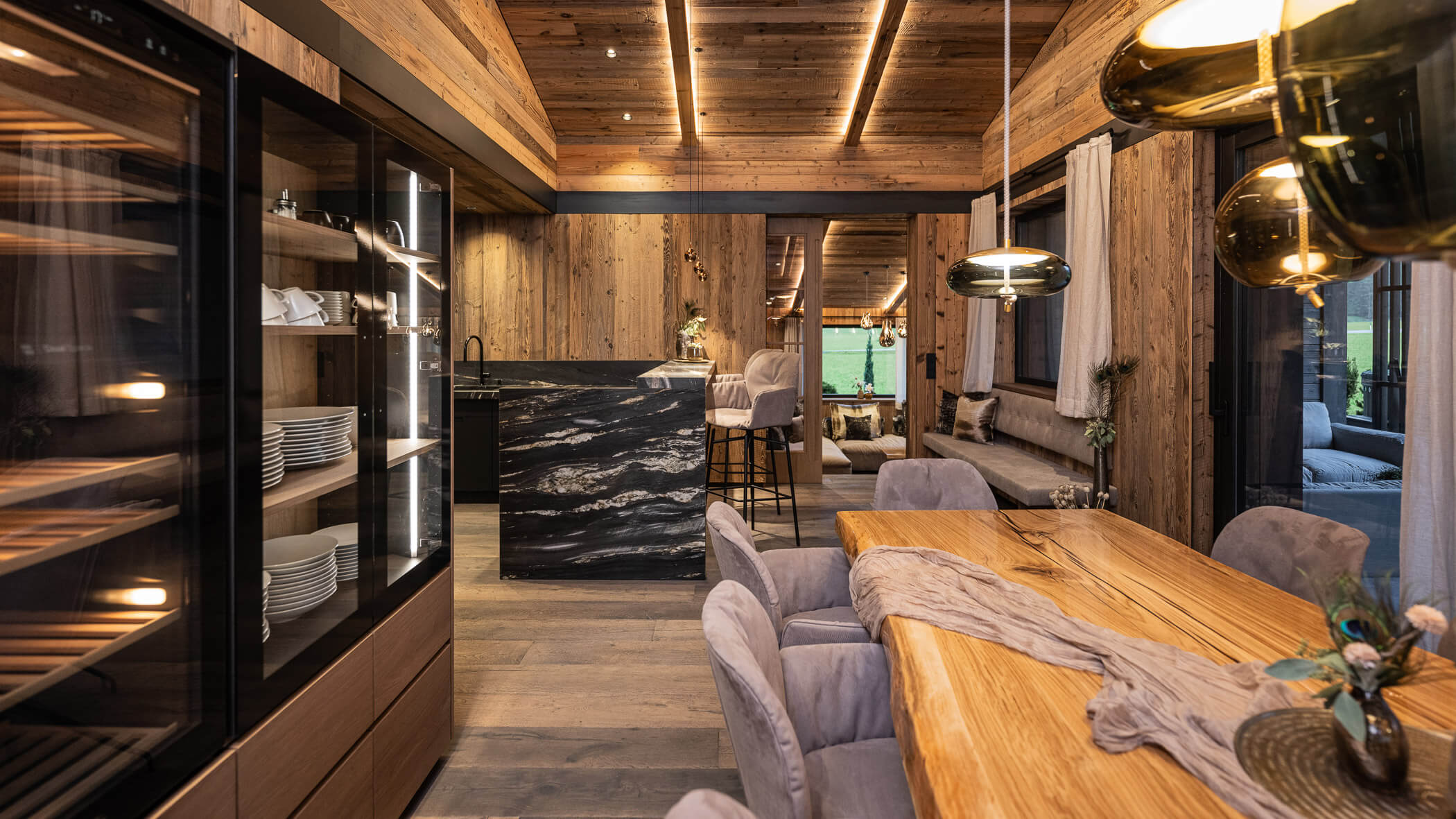 Innenansich Chalet mit Altholz